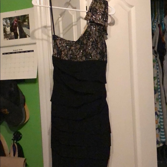 One shoulder dress - Picture 3 of 6